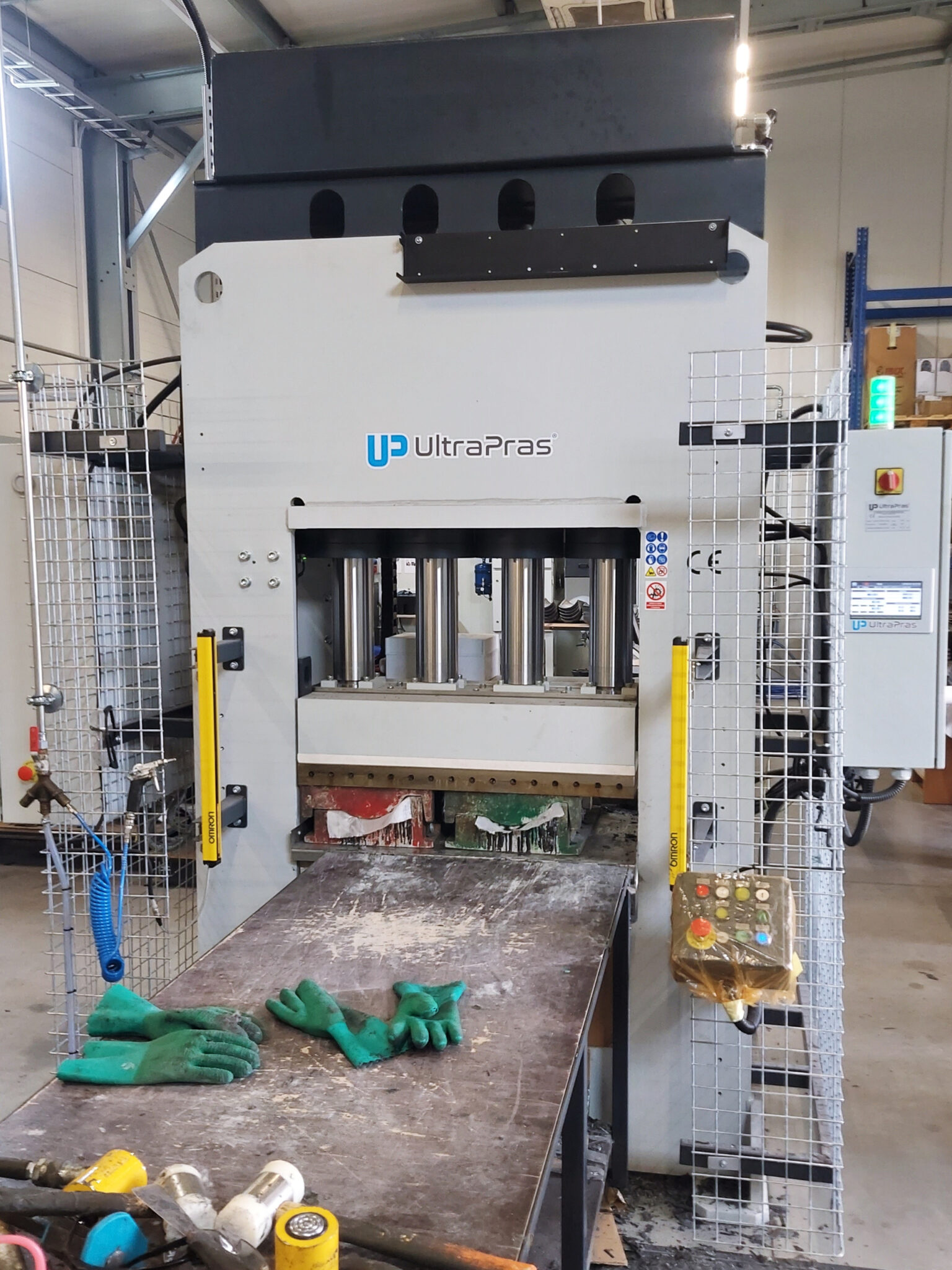 PRASA TYPU H 150T, GRZANE STOŁY 200°C, 900x500